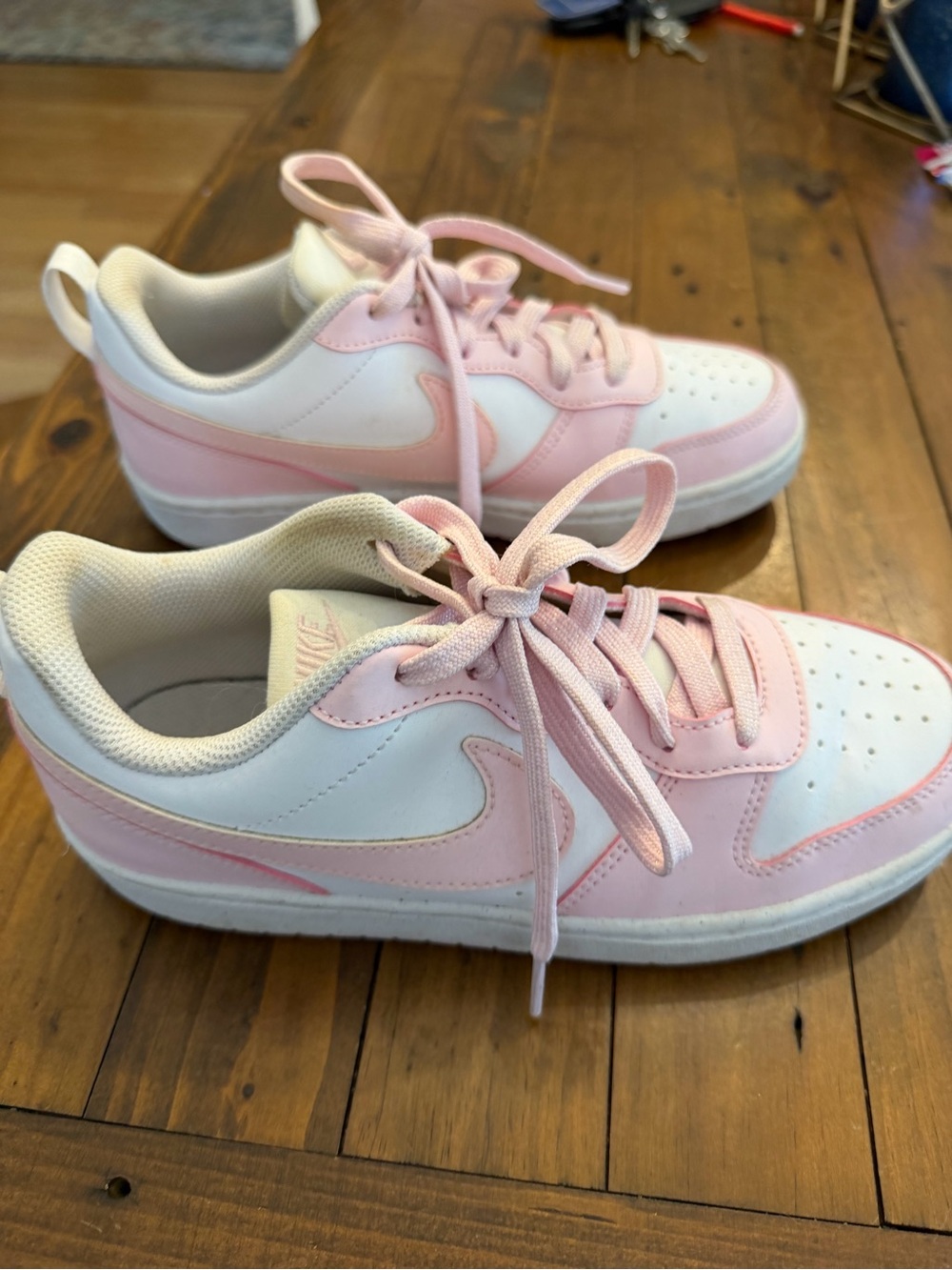 Kids Low-Top Nike  Shoes - Pink & White